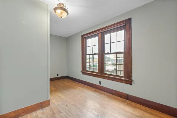$350,000 | 121 U.S. Highway 40, Odessa, MO 64076
