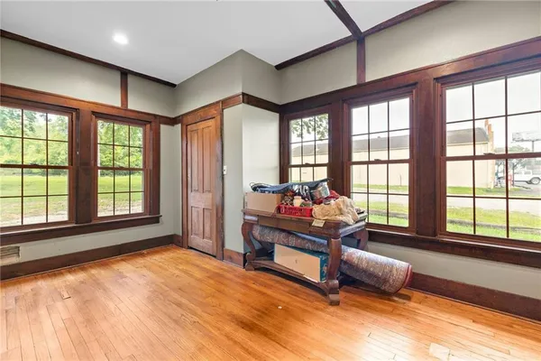 $350,000 | 121 U.S. Highway 40, Odessa, MO 64076