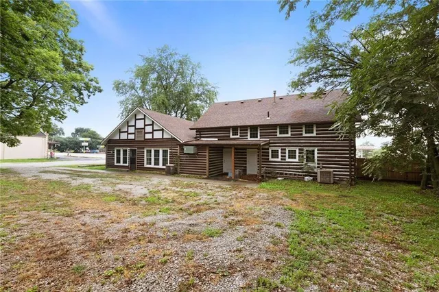 $350,000 | 121 U.S. Highway 40, Odessa, MO 64076