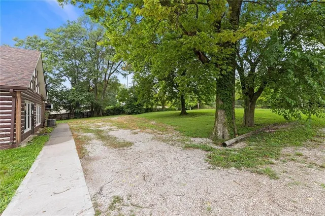 $350,000 | 121 U.S. Highway 40, Odessa, MO 64076