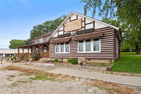 $350,000 | 121 U.S. Highway 40, Odessa, MO 64076