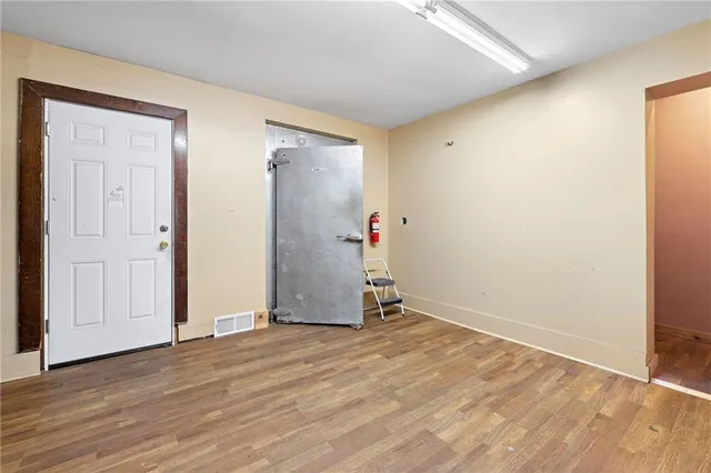 $350,000 | 121 U.S. Highway 40, Odessa, MO 64076