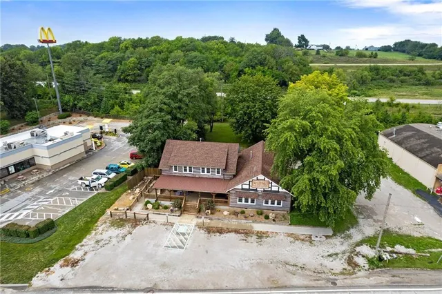 $350,000 | 121 U.S. Highway 40, Odessa, MO 64076