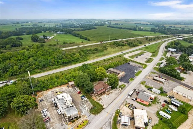 $350,000 | 121 U.S. Highway 40, Odessa, MO 64076