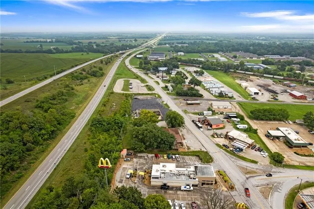$350,000 | 121 U.S. Highway 40, Odessa, MO 64076