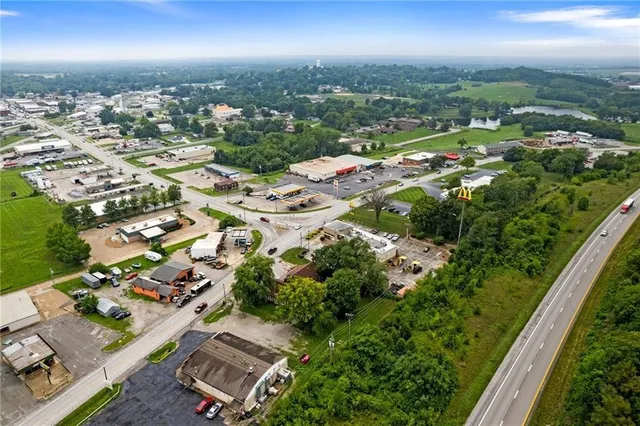 $350,000 | 121 U.S. Highway 40, Odessa, MO 64076
