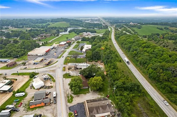 $350,000 | 121 U.S. Highway 40, Odessa, MO 64076