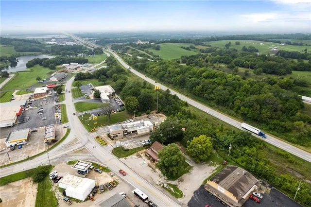 $350,000 | 121 U.S. Highway 40, Odessa, MO 64076
