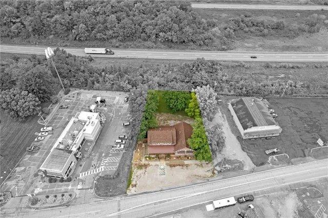 $350,000 | 121 U.S. Highway 40, Odessa, MO 64076