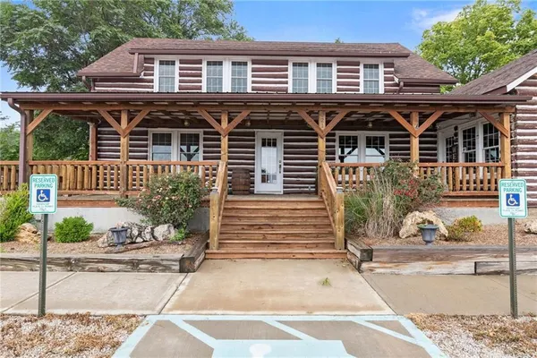 $350,000 | 121 U.S. Highway 40, Odessa, MO 64076