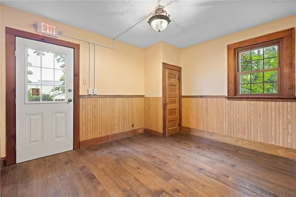 $350,000 | 121 U.S. Highway 40, Odessa, MO 64076