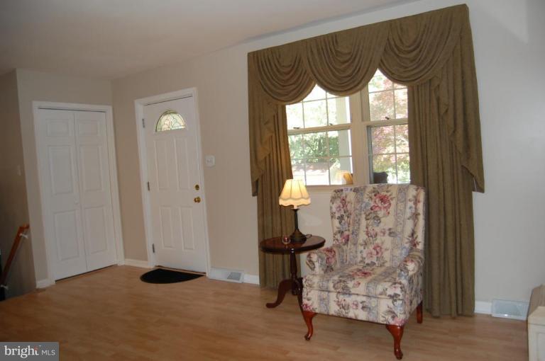 1912 Hilltop Road Pasadena, MD 21122 - Photo 2 of 27 Living Room
