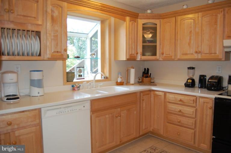 1912 Hilltop Road Pasadena, MD 21122 - Photo 6 of 27 Kitchen