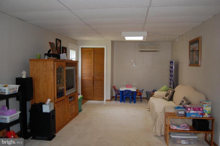 1912 Hilltop Road Pasadena, MD 21122 - Photo 9 of 27 Family Room