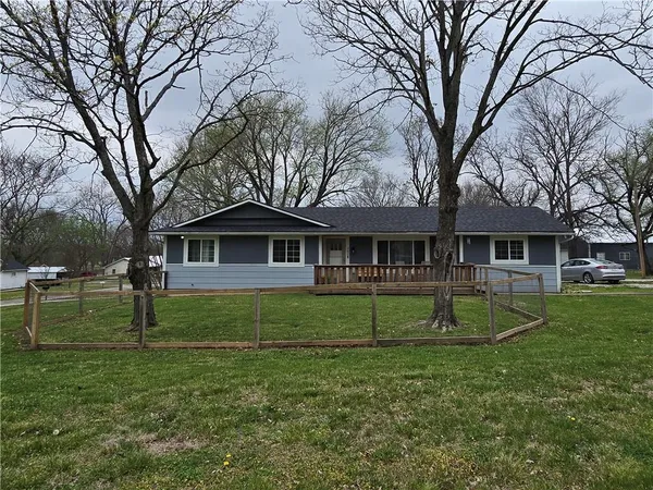 $189,000 | 302 Dement Street, Mound City, KS 66056