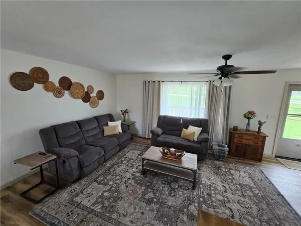 $189,000 | 302 Dement Street, Mound City, KS 66056