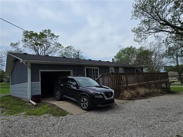 $189,000 | 302 Dement Street, Mound City, KS 66056