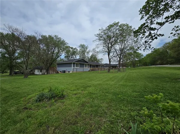 $189,000 | 302 Dement Street, Mound City, KS 66056
