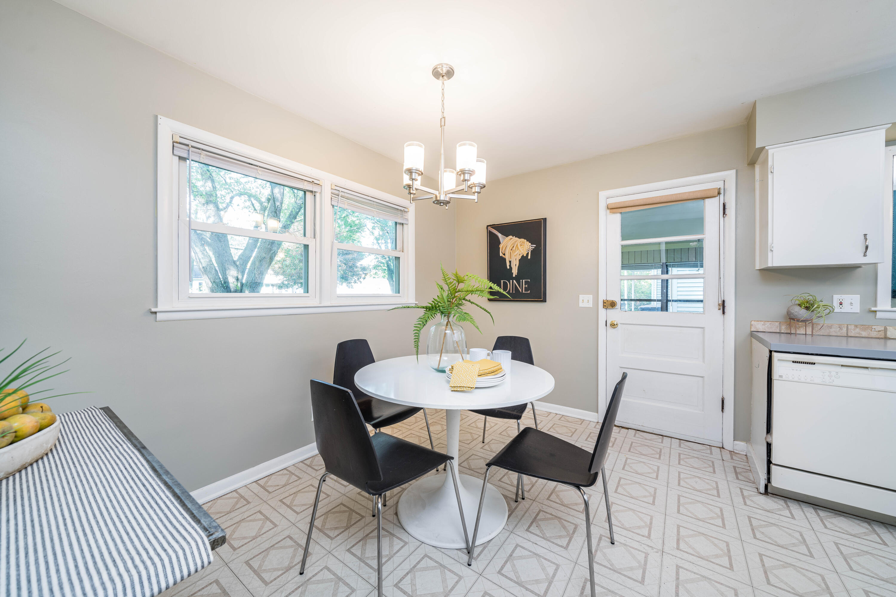 1122 Manor Street Kalamazoo, MI 49006 - Photo 7 of 25 1122_Manor_St_06