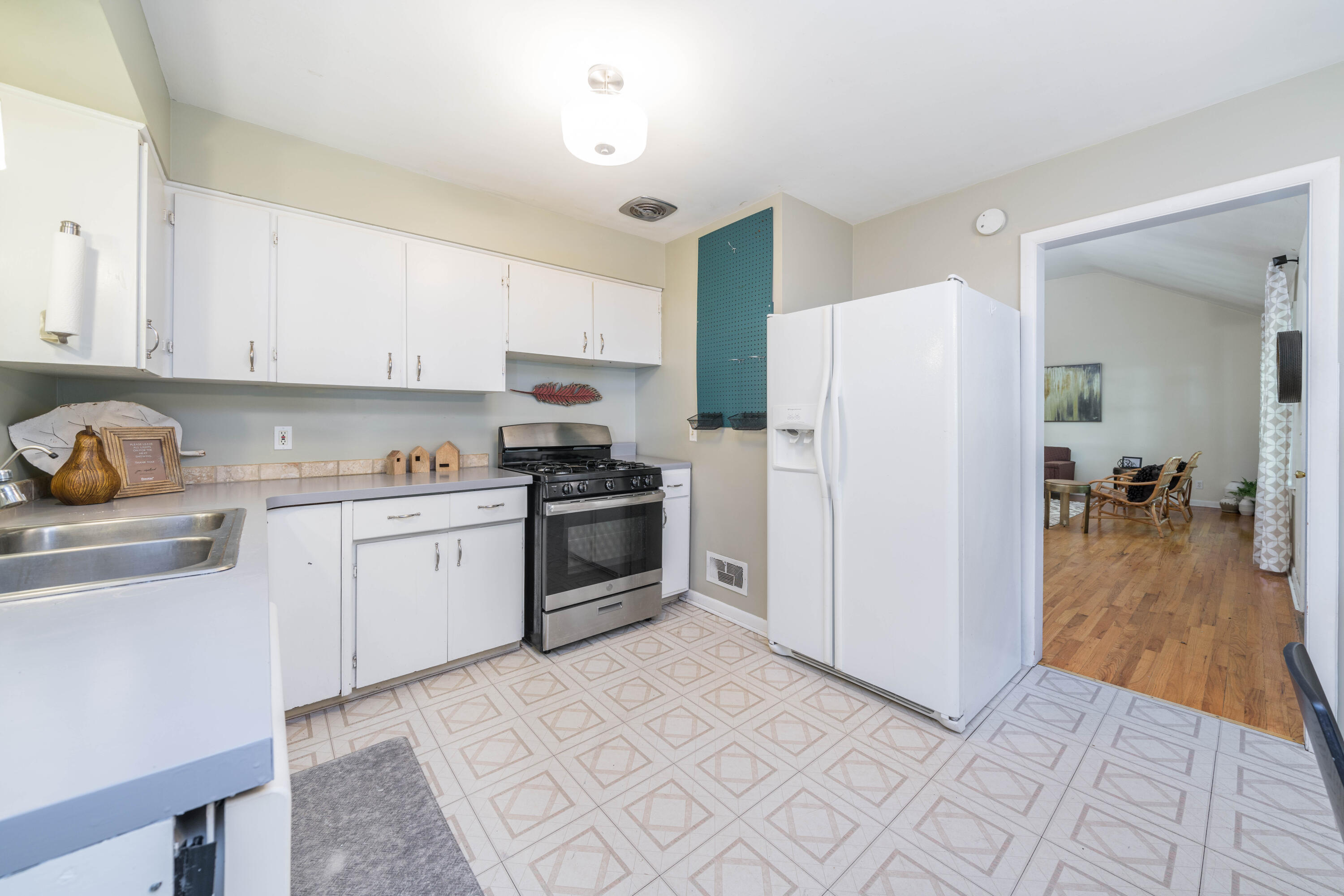 1122 Manor Street Kalamazoo, MI 49006 - Photo 9 of 25 1122_Manor_St_08