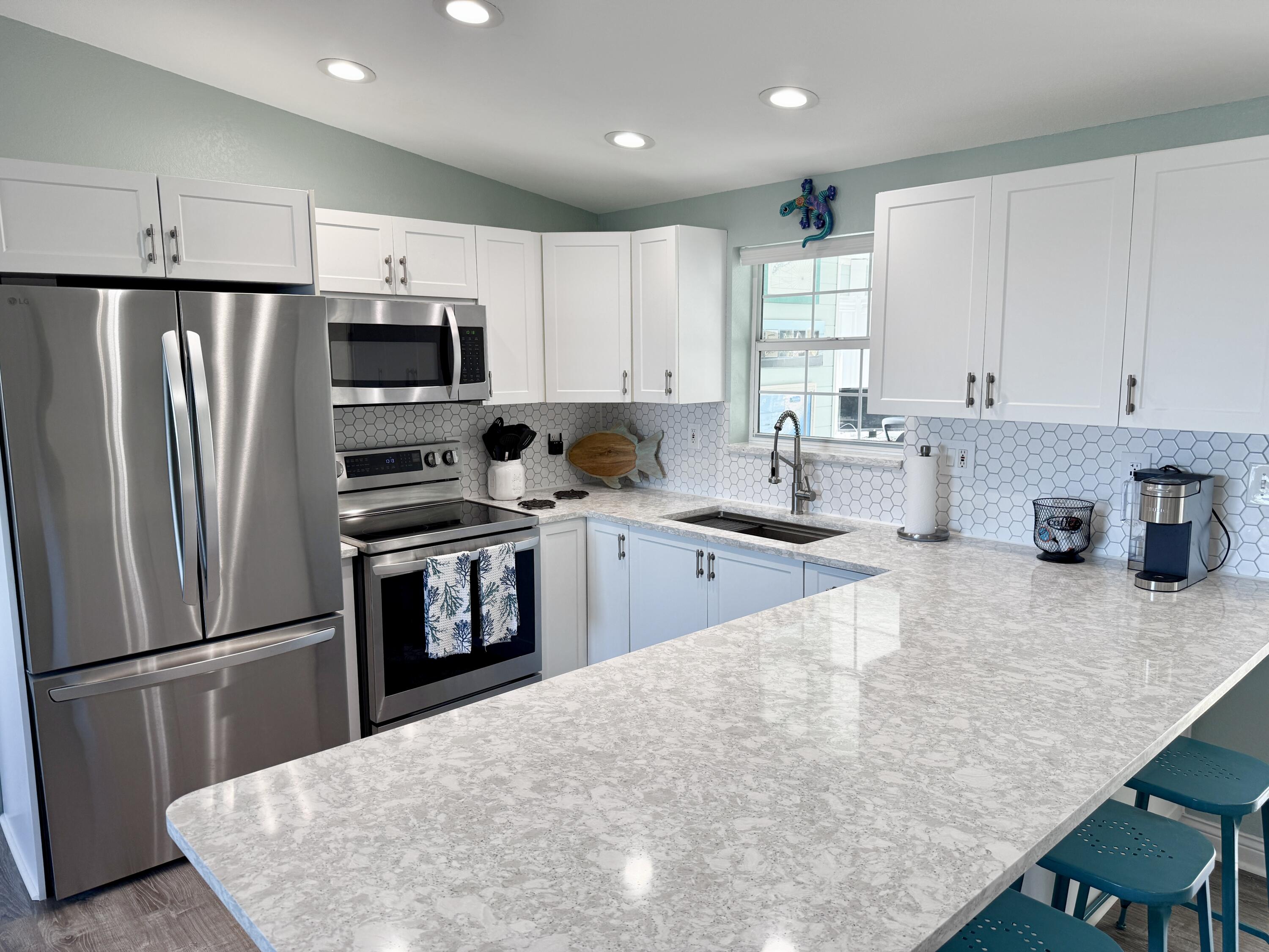 417 Pirates Road Summerland Key, FL 33042 - Photo 30 of 61 KitBar1