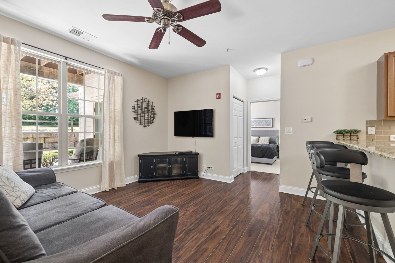 1032 Swift Road, Unit 1B Glen Ellyn, IL 60137 - Photo 5 of 19 Gallery Image 5