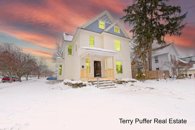 $299,900 | 528 South Jefferson Street, Hastings, MI 49058