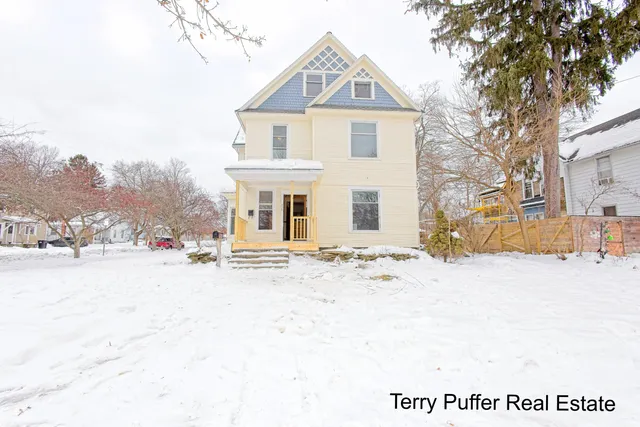 $299,900 | 528 South Jefferson Street, Hastings, MI 49058