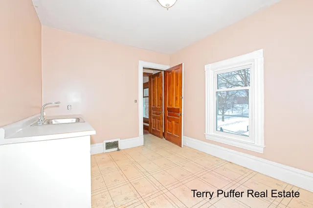 $289,900 | 528 South Jefferson Street, Hastings, MI 49058