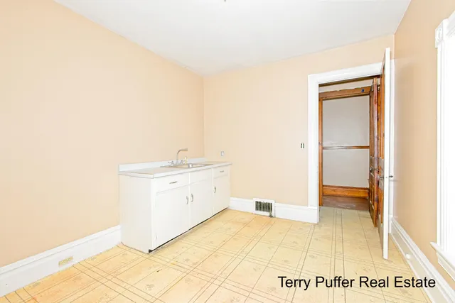 $299,900 | 528 South Jefferson Street, Hastings, MI 49058