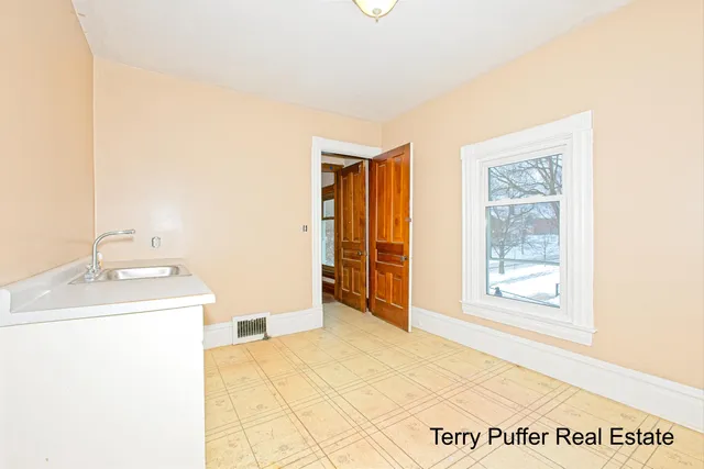 $299,900 | 528 South Jefferson Street, Hastings, MI 49058