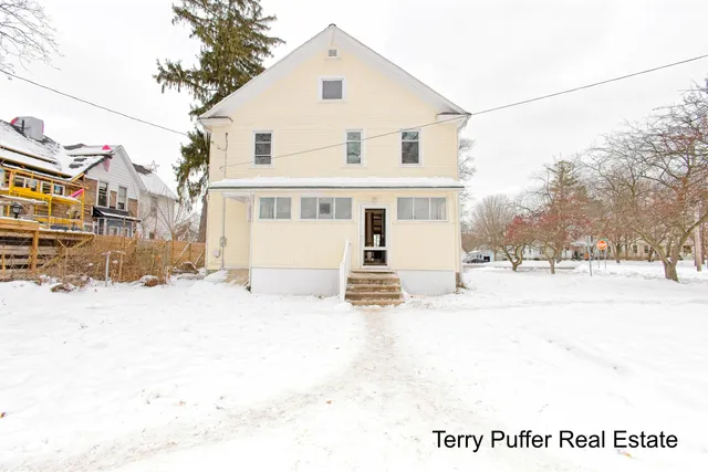 $289,900 | 528 South Jefferson Street, Hastings, MI 49058