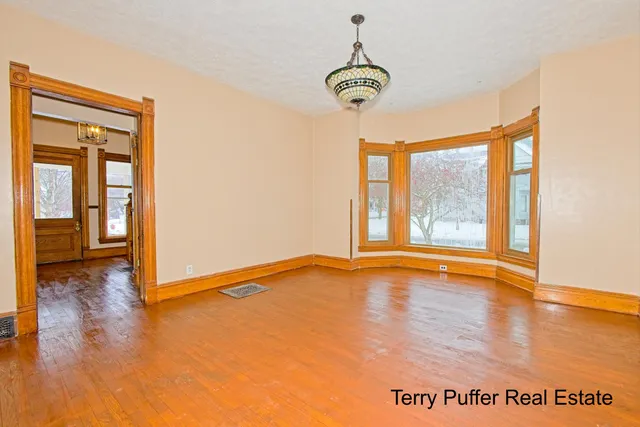 $299,900 | 528 South Jefferson Street, Hastings, MI 49058