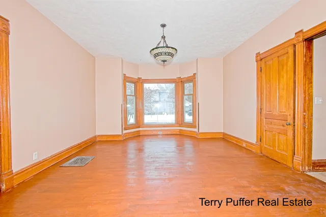 $289,900 | 528 South Jefferson Street, Hastings, MI 49058