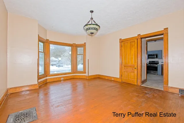 $299,900 | 528 South Jefferson Street, Hastings, MI 49058