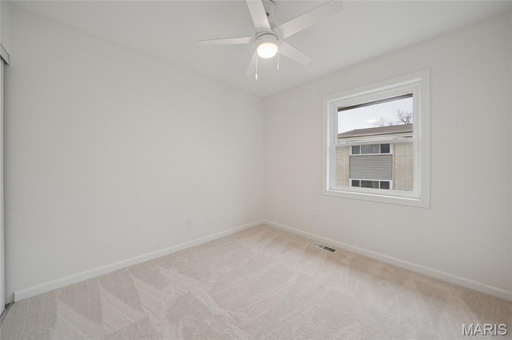 807 Portsdown Road Ballwin, MO 63011 - Photo 12 of 25