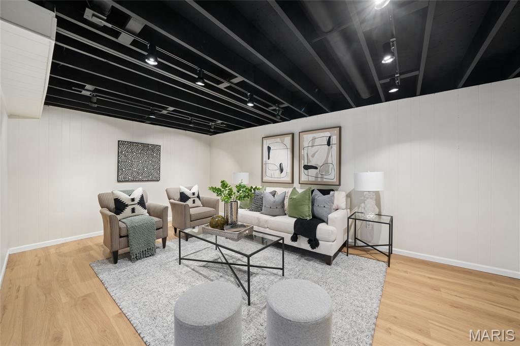 807 Portsdown Road Ballwin, MO 63011 - Photo 19 of 25