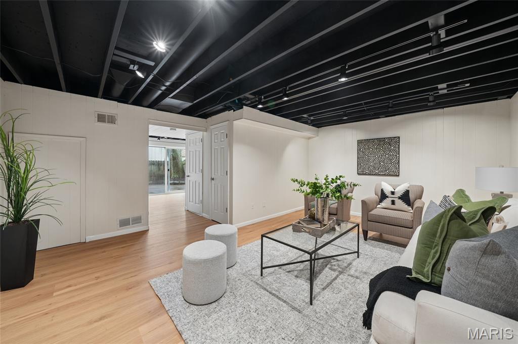 807 Portsdown Road Ballwin, MO 63011 - Photo 20 of 25