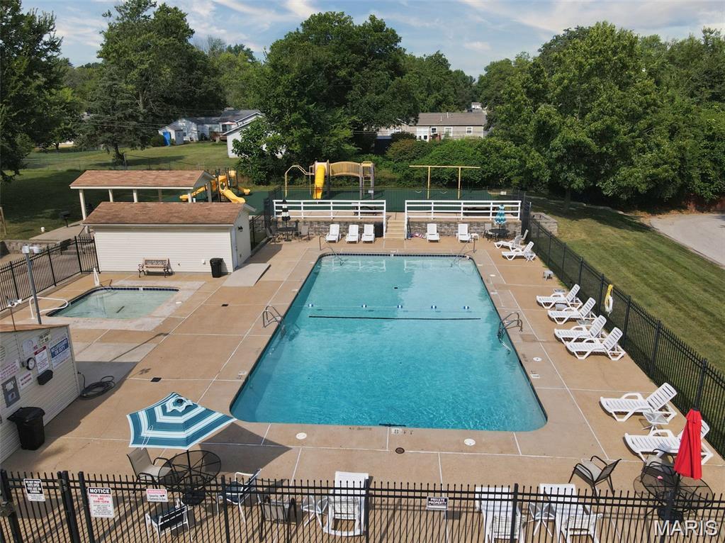 807 Portsdown Road Ballwin, MO 63011 - Photo 24 of 25