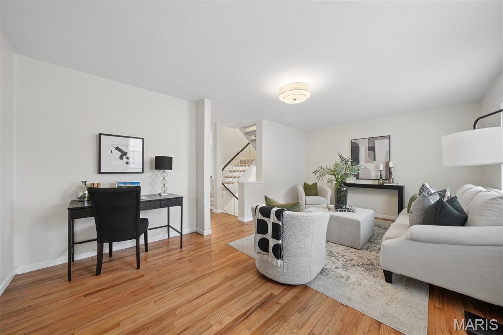 807 Portsdown Road Ballwin, MO 63011 - Photo 3 of 25