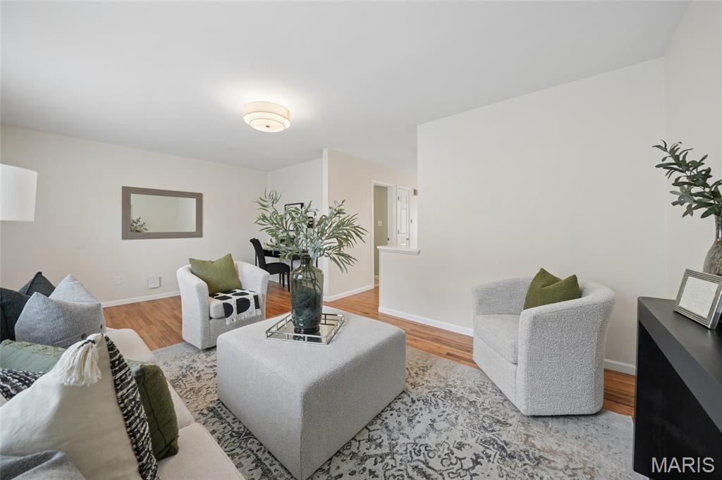 807 Portsdown Road Ballwin, MO 63011 - Photo 4 of 25