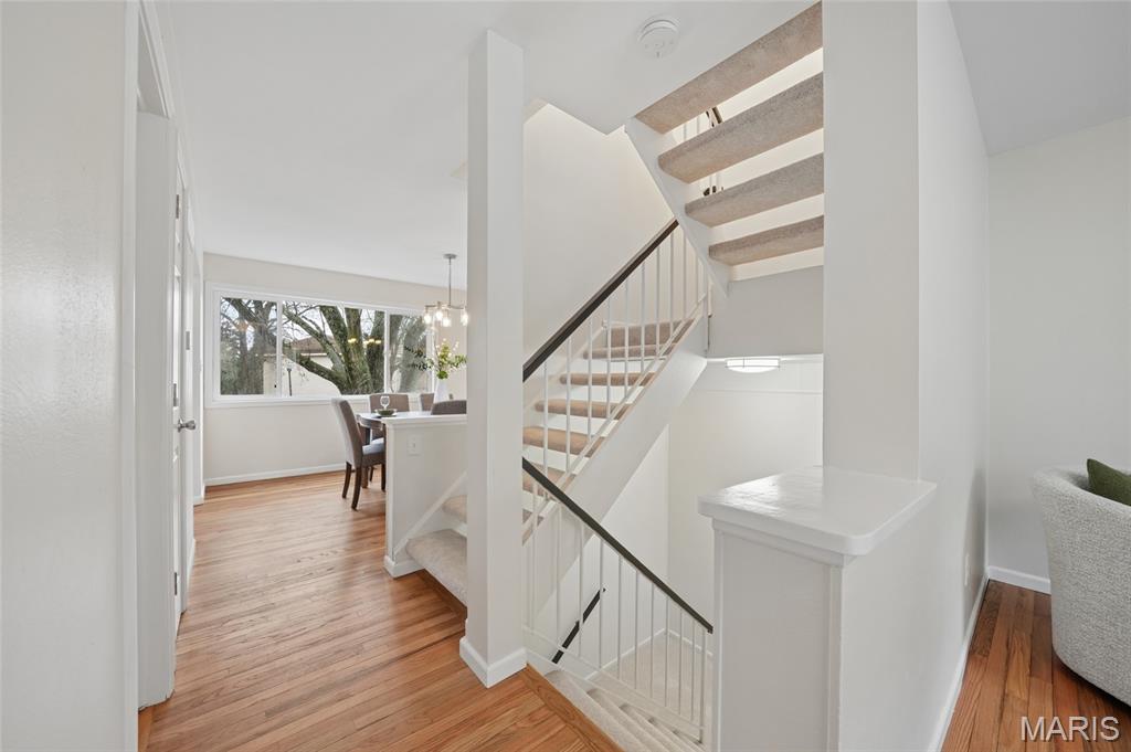 807 Portsdown Road Ballwin, MO 63011 - Photo 5 of 25