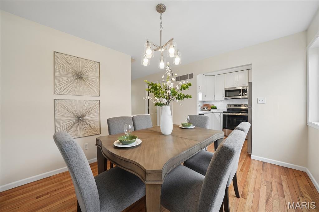 807 Portsdown Road Ballwin, MO 63011 - Photo 8 of 25