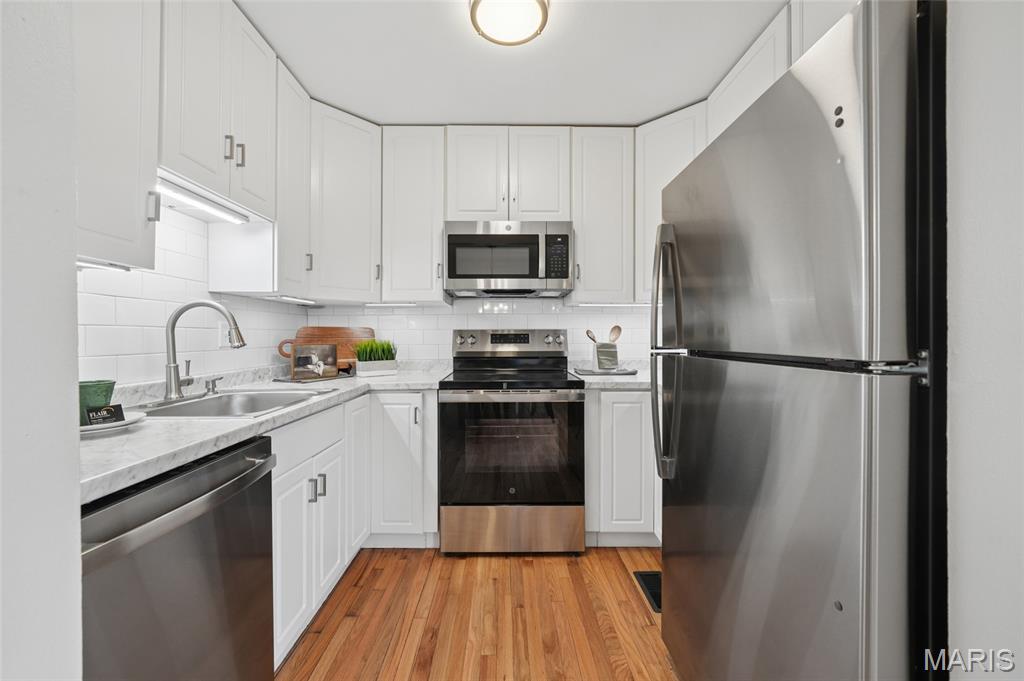 807 Portsdown Road Ballwin, MO 63011 - Photo 9 of 25