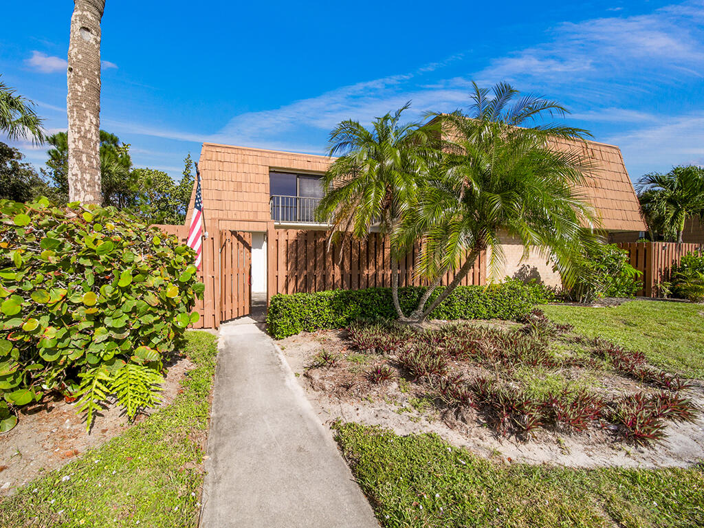 5992 Southeast Riverboat Drive, Unit 537, Stuart, FL 34997 Compass