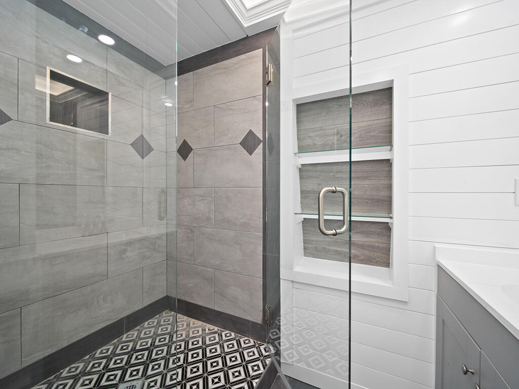 5992 Southeast Riverboat Drive, Unit 537 Stuart, FL 34997 - Photo 11 of 14 a bathroom with a shower