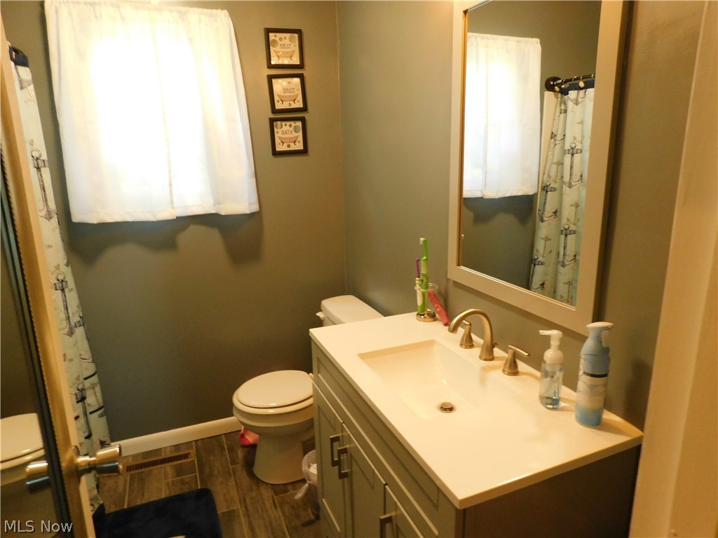 31 Pine Run Road Washington, WV 26181 - Photo 13 of 25 Full bath on lst floor completely remodeled.