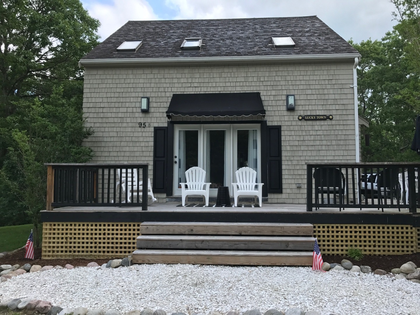 95 Whalers Walk Edgartown, MA 02539 - Photo 19 of 33 a front view of a house
