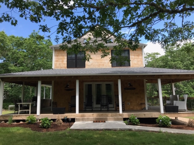 95 Whalers Walk Edgartown, MA 02539 - Photo 3 of 33 front view of a house with a yard