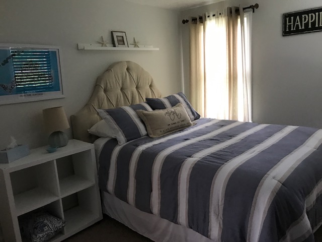 95 Whalers Walk Edgartown, MA 02539 - Photo 31 of 33 a bedroom with a bed next to a window